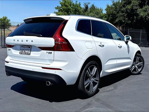 Used 2021 Volvo XC60 T5 Momentum w/ Advanced Package AWD/4WD image 2