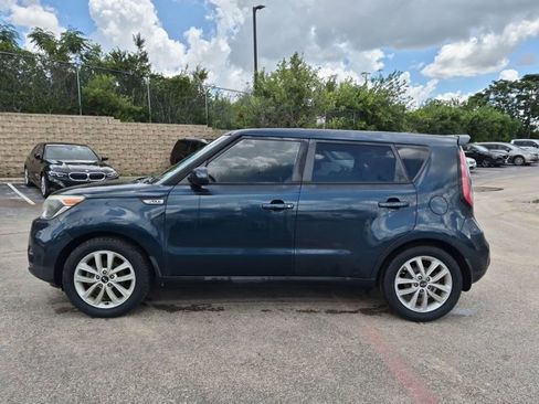 Used 2017 Kia Soul + w/ Audio Package FWD image 8
