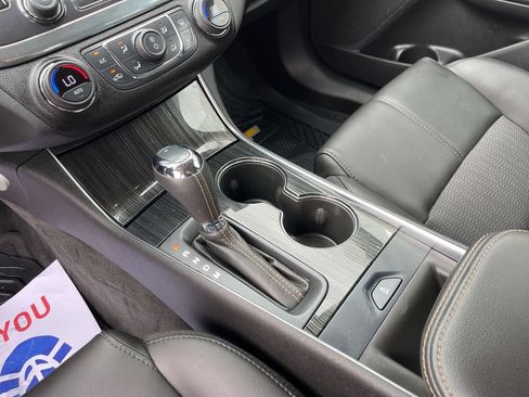 Used 2016 Chevrolet Impala LT FWD image 9