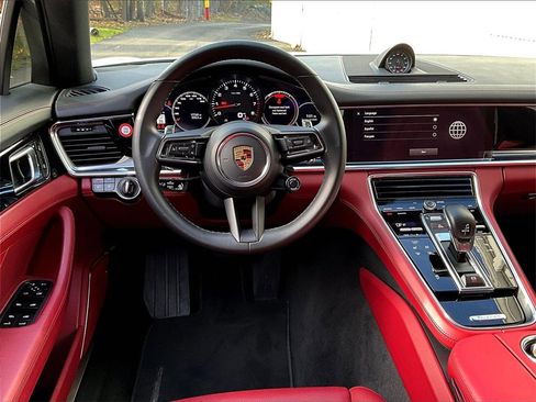 Certified 2022 Porsche Panamera 4 image 11