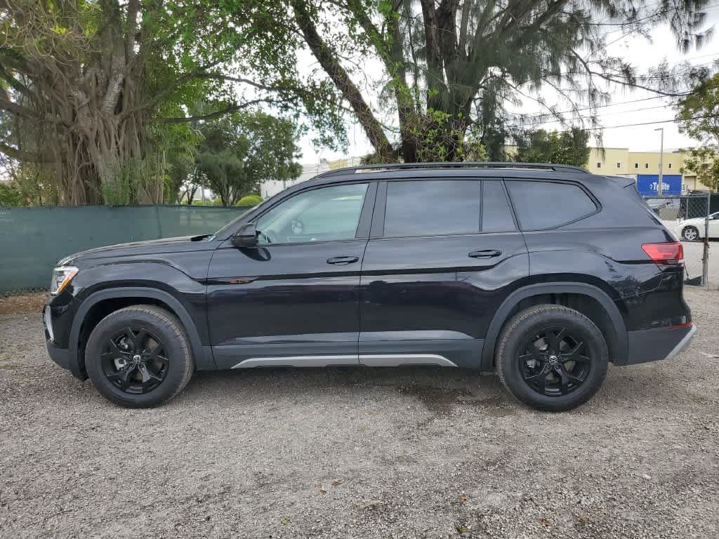 Certified 2024 Volkswagen Atlas Peak Edition SEL AWD/4WD image 16