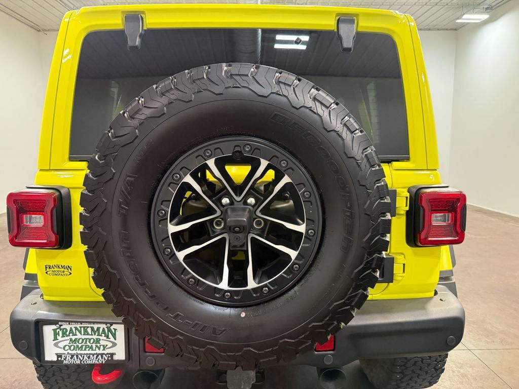 Used 2024 Jeep Wrangler Unlimited Rubicon AWD/4WD image 92