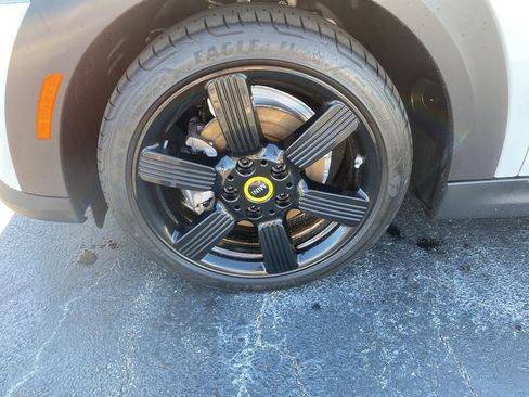 Certified 2024 MINI Cooper SE image 9