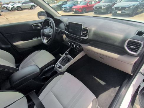 Used 2025 Hyundai Venue SEL FWD image 31