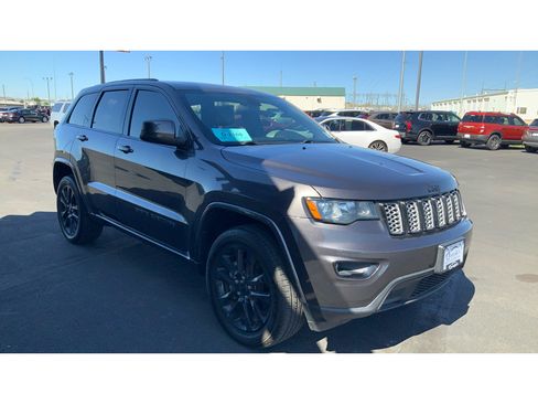 Used 2021 Jeep Grand Cherokee Laredo X AWD/4WD image 4