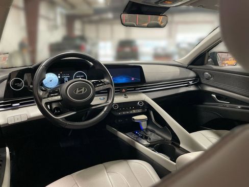 Used 2024 Hyundai Elantra Limited image 18