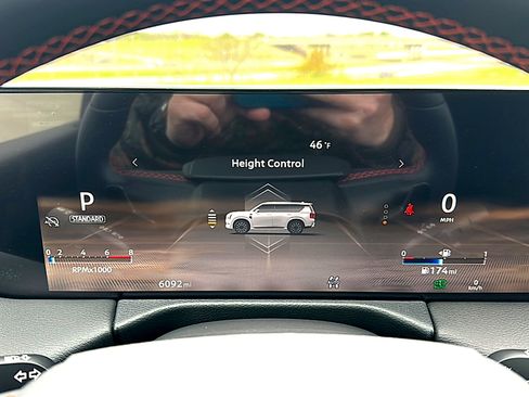 Used 2025 Nissan Armada PRO-4X image 27