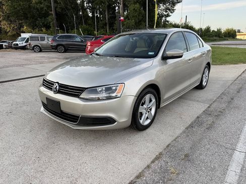 Used 2014 Volkswagen Jetta TDI FWD image 2
