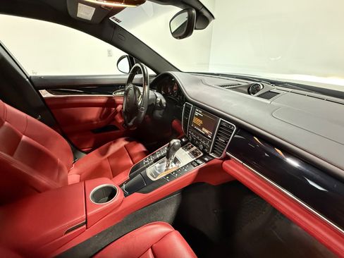 Used 2016 Porsche Panamera 4 image 45