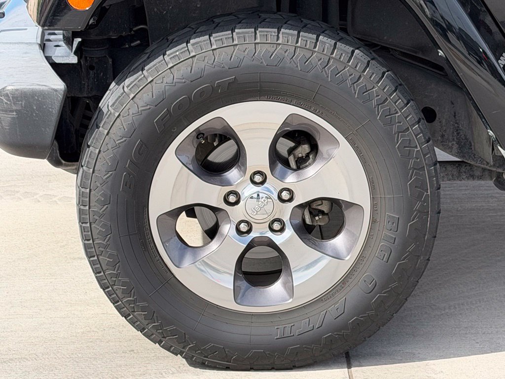 Used 2018 Jeep Wrangler Unlimited Sahara AWD/4WD image 7