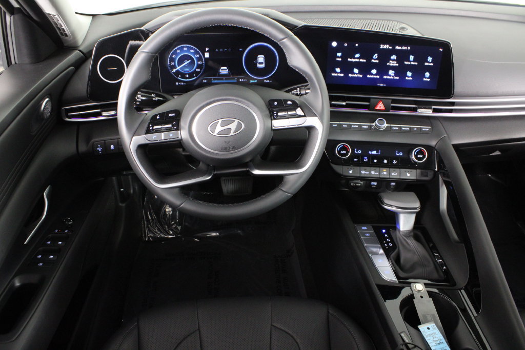 Certified 2026 Hyundai Elantra Limited FWD image 8