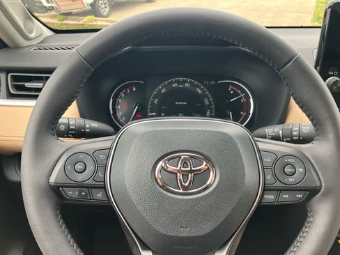 Used 2025 Toyota RAV4 XLE Premium w/ Weather Package AWD/4WD image 17