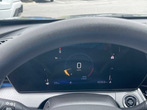 Used 2025 Chevrolet Trax LT FWD image 14
