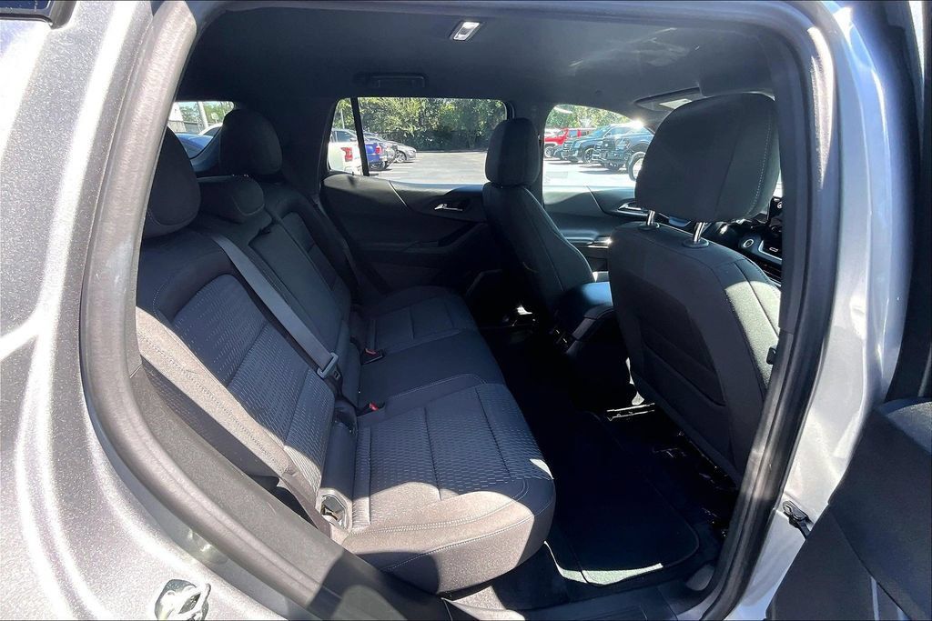 Used 2025 Chevrolet Equinox LT FWD image 25