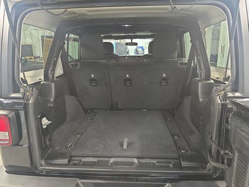 Used 2018 Jeep Wrangler Unlimited Sport S image 26