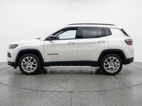 Used 2025 Jeep Compass Limited image 3