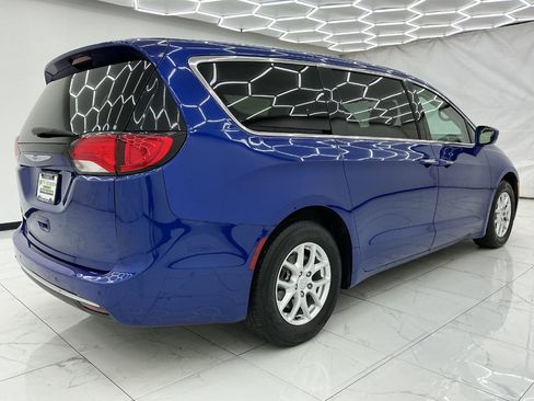 Used 2020 Chrysler Pacifica Touring w/ Advanced Safetytec Group FWD image 11