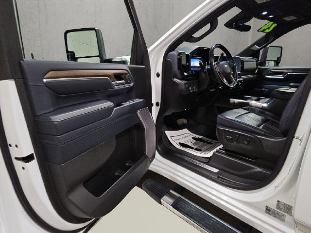 Used 2024 Chevrolet Silverado 2500 High Country w/ High Country Premium Package AWD/4WD image 9