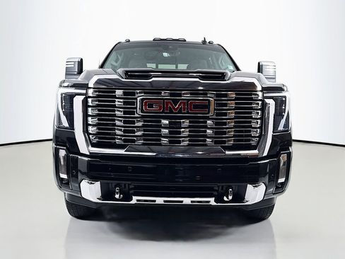 Used 2025 GMC Sierra 3500 Denali w/ Denali Reserve Package image 2