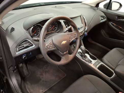 Used 2017 Chevrolet Cruze LT image 17