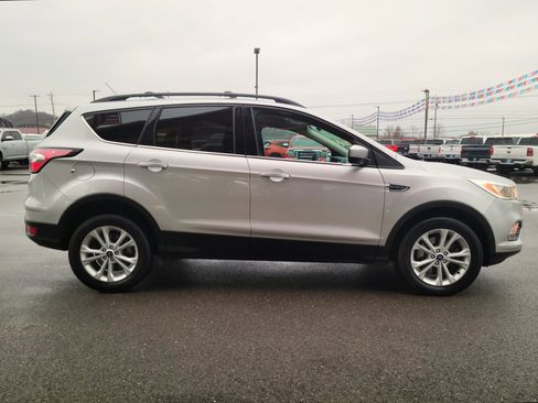 Used 2018 Ford Escape SE image 22