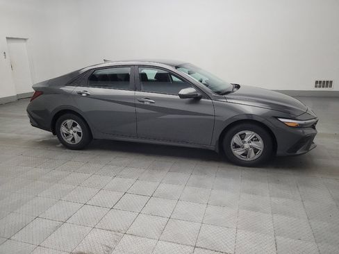 Used 2024 Hyundai Elantra SE image 11