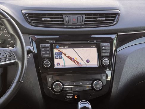 Used 2017 Nissan Rogue Sport SL w/ SL Premium Package image 21