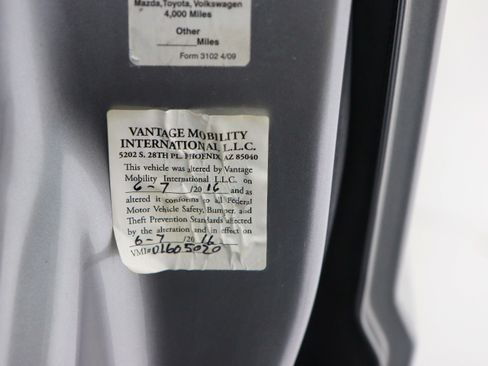 Used 2015 Chrysler Town & Country Touring FWD image 37