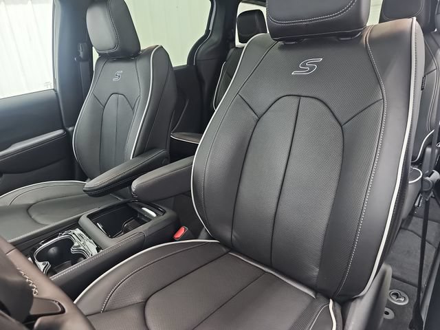 New 2027 Chrysler Pacifica Limited AWD/4WD image 42