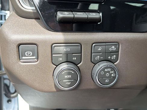 New 2026 Chevrolet Silverado 1500 LTZ w/ LTZ Premium Package AWD/4WD image 19