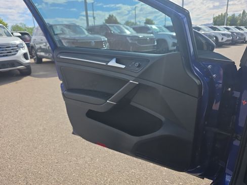 Used 2016 Volkswagen Golf R 4-Door image 13