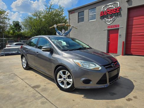 Used 2014 Ford Focus SE FWD image 18