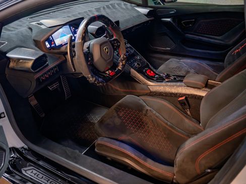 Used 2018 Lamborghini Huracan Performante image 8