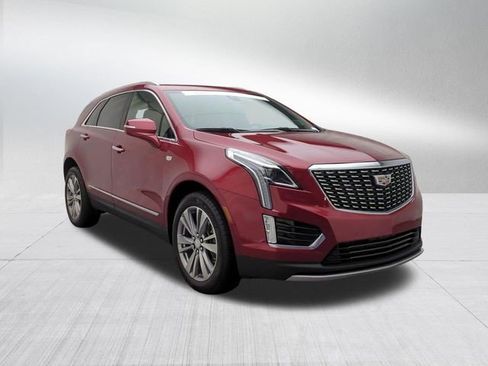 Certified 2024 Cadillac XT5 Premium Luxury w/ LPO, Floor Liner Package AWD/4WD image 3