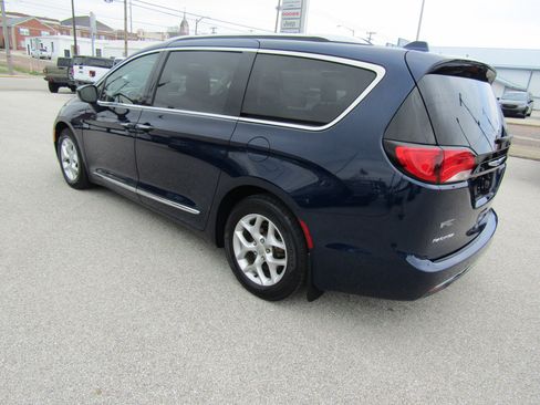Used 2019 Chrysler Pacifica Touring-L Plus w/ Advanced Safetytec Group image 5