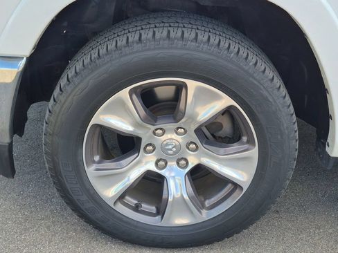 Used 2019 RAM 1500 Laramie AWD/4WD image 10