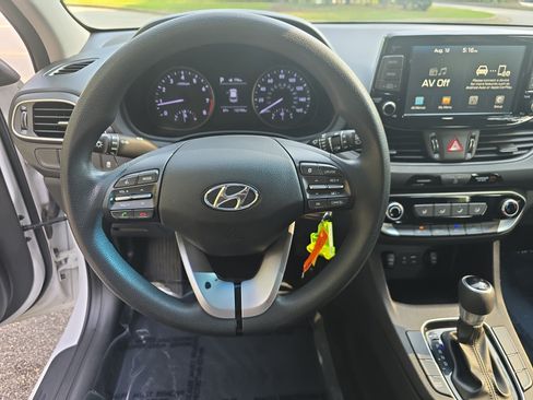 Used 2018 Hyundai Elantra GT FWD image 15