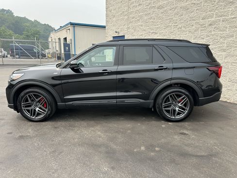Used 2025 Ford Explorer ST-Line w/ Premium Package AWD/4WD image 4