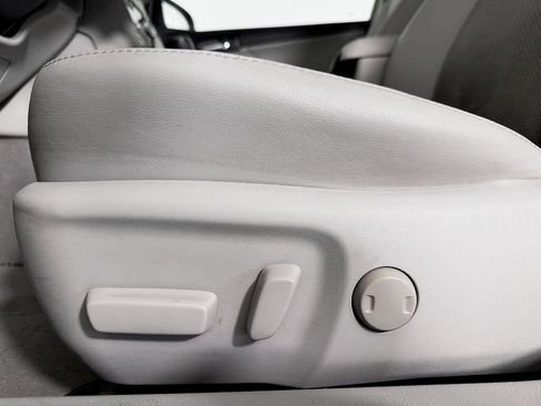 Used 2012 Toyota Camry XLE w/ Leather Pkg FWD image 34