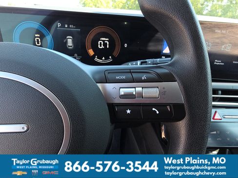 Used 2025 Hyundai Tucson SEL FWD image 19