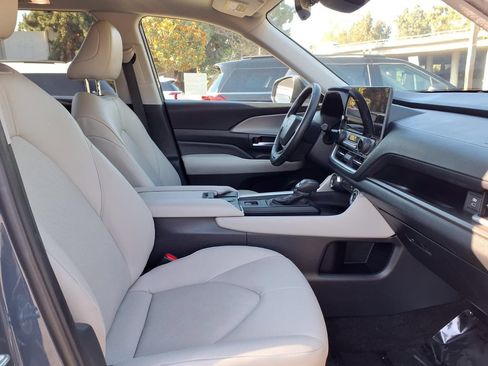 Used 2024 Toyota Grand Highlander AWD image 10