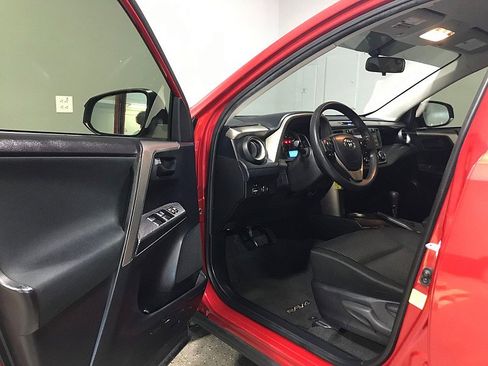 Used 2015 Toyota RAV4 LE FWD image 9