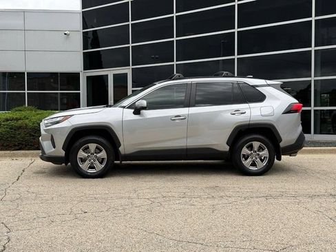 Used 2022 Toyota RAV4 XLE AWD/4WD image 6