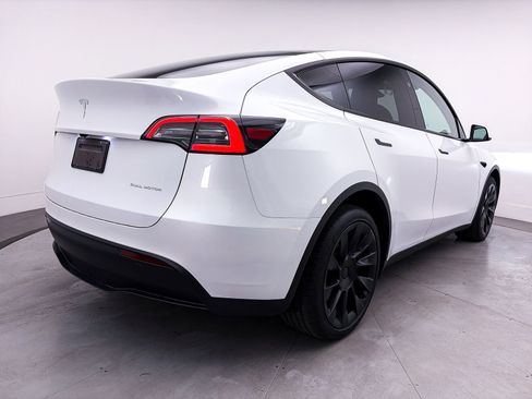 Used 2024 Tesla Model Y Long Range AWD/4WD image 25