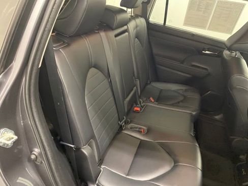 Used 2023 Toyota Highlander XLE image 34