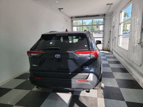 Used 2021 Toyota RAV4 XLE image 4