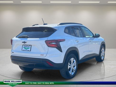 Used 2025 Chevrolet Trax RS FWD image 7