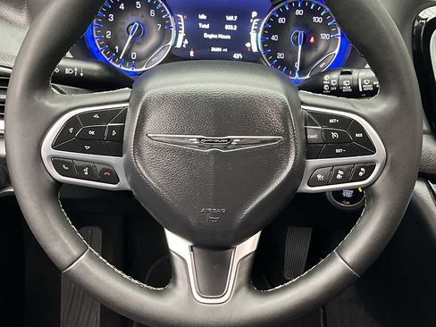 Used 2025 Chrysler Pacifica Select FWD image 15