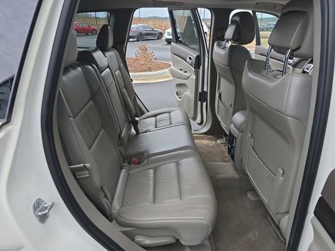 Used 2011 Jeep Grand Cherokee Laredo image 19