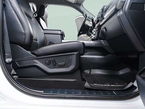 Used 2025 Ford F250 Lariat w/ Black Appearance Package image 37